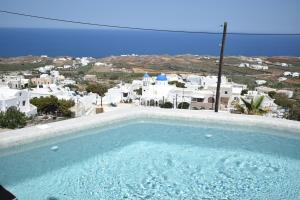 Panthea Suite Santorini - Private poolの敷地内または近くにあるプール