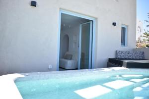 VourvoúlosにあるPanthea Suite Santorini - Private poolのギャラリーの写真