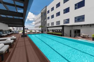 Bazén v ubytování Fairfield by Marriott Cebu Mandaue City nebo v jeho okolí