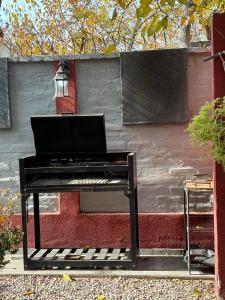 La Carlina في غوايمالين: جلسة بيانو امام جدار
