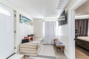 Fotografie z fotogalerie ubytování Cozy 2 bdrm Home in the Heart of SCV near Six Flags v destinaci Santa Clarita