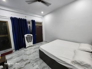 Voodi või voodid majutusasutuse Raghubir Nikunj Homestay toas