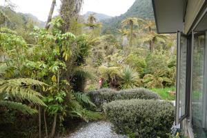 Vrt pred nastanitvijo Franz Josef Treetops
