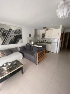 a living room with a couch and a kitchen at Tagara in Puerto de Santiago