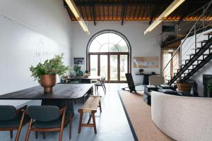 a living room with a large table and chairs at Pico do Refúgio - Casas de Campo in Ribeira Grande