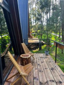 Rõdu või terrass majutusasutuses Seaside Chalet Guruli Kokhebi