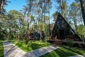 Aed väljaspool majutusasutust Seaside Chalet Guruli Kokhebi