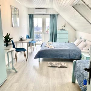 Postel nebo postele na pokoji v ubytování Tünde NENE Apartman