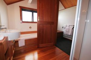 Gallery image of Te Puru Beach Lodge in Te Puru