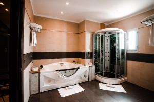 Bagno di DWO Mira Palace