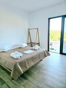 Postel nebo postele na pokoji v ubytování Ambelas Getaways