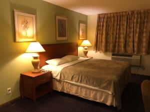 a hotel room with a bed and two lamps at River Walk Inn in Fort Atkinson