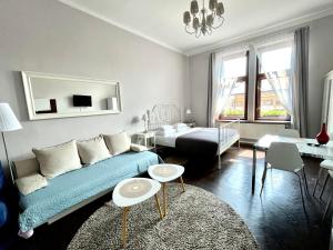 Giường trong phòng chung tại Apartamenty Długa 27