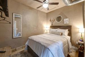 Ένα ή περισσότερα κρεβάτια σε δωμάτιο στο Belle Plain Inn