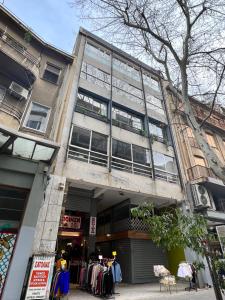 Το κτήριο όπου στεγάζεται  το ξενοδοχείο διαμερισμάτων