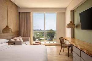 Postel nebo postele na pokoji v ubytování Santa Marta Marriott Resort Playa Dormida