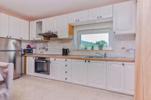 Kuchyňa alebo kuchynka v ubytovaní Apartment Leo