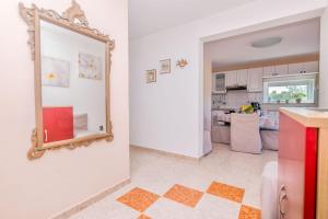 Kuchyňa alebo kuchynka v ubytovaní Apartment Leo