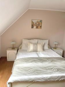 En eller flere senge i et værelse på Holyday Relax Home + 32 billeder