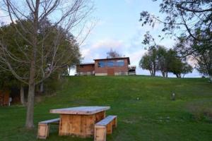 Galeriebild der Unterkunft St Lawrence River Modern Log Home in Hammond