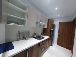 Photo de la galerie de l'établissement Superbe Appartement Vue sur Piscine à Bouznika, à Bouznika 14 autres photos