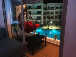 Photo de la galerie de l'établissement Superbe Appartement Vue sur Piscine à Bouznika, à Bouznika