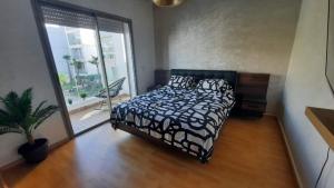 Photo de la galerie de l'établissement Superbe Appartement Vue sur Piscine à Bouznika, à Bouznika