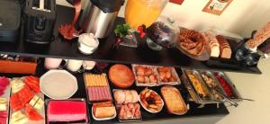 Jídlo v hotelu nebo okolí + 23 fotografií