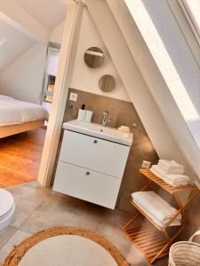 a bathroom with a sink and a bed in a room at Traumhaft moderne Ferienhaus-Tiny House in 78554 Aldingen in Aldingen