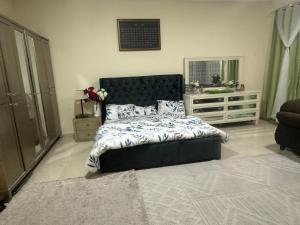 Uma cama ou camas num quarto em Feel like a home away home
