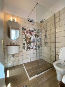 Ένα μπάνιο στο Vicky's Panoramic View Apartments +77 φωτογραφίες