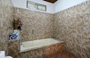 Ein Badezimmer in der Unterkunft Rumah Akira Seminyak