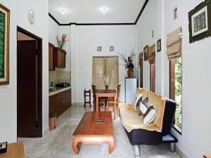 Küche/Küchenzeile in der Unterkunft Rumah Akira Seminyak
