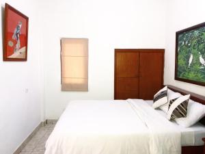 Ein Bett oder Betten in einem Zimmer der Unterkunft Rumah Akira Seminyak