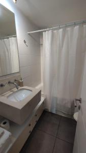 Ein Badezimmer in der Unterkunft Apart Lyon Suite