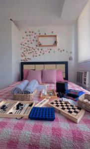 Ένα ή περισσότερα κρεβάτια σε δωμάτιο στο Corner Hideout - Azure Staycation +4 φωτογραφίες