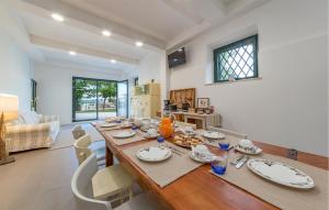 Ποτά στο 4 Bedroom Beautiful Home In Senigallia