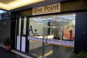 Certificato, attestato, insegna o altro documento esposto da One Point Hotel