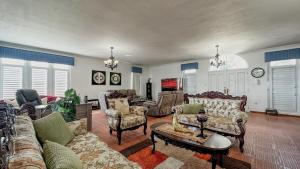 Et opholdsområde på La Rinconada Beachfront Retreat