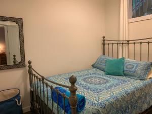A bed or beds in a room at Windslow Guest Suite at Kye Bay
