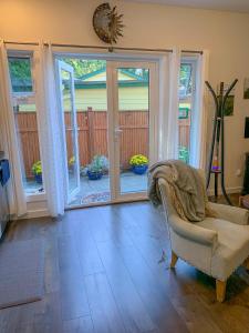 A seating area at Windslow Guest Suite at Kye Bay