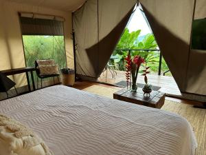 Glamping Las Rocas客房内的一张或多张床位