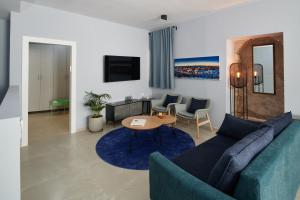 TV a/nebo společenská místnost v ubytování Machene Yehuda Vacation Apartments By Raphael Hotels
