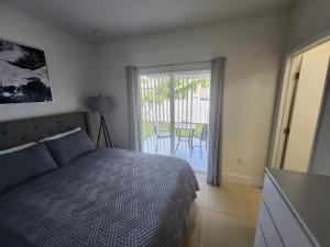 Postel nebo postele na pokoji v ubytování The 305