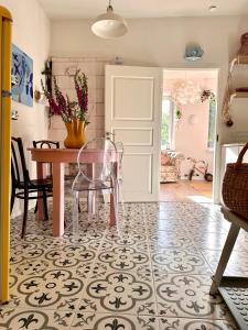 Φωτογραφία από το άλμπουμ του Sculpture park & lake view home σε Dusetos