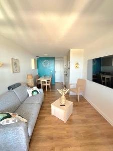 a living room with a couch and a table at Cap Esterel, Duplex ,Vue Mer Climatisé in Agay - Saint Raphael