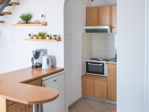 Nhà bếp/bếp nhỏ tại Sunrise Limnionas Apartments +18 ảnh