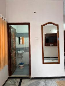 a bathroom with a mirror and a sink at Laxmanji villas in Mount Ābu +24 photos