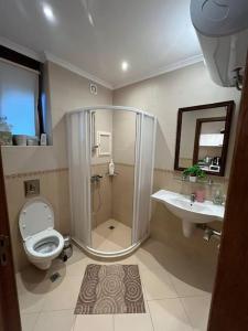 Koupelna v ubytování 1 Apartment Verano Del Mar Sozopol