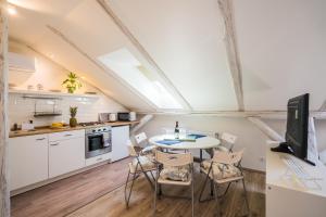 Kuchyňa alebo kuchynka v ubytovaní Pitypang Apartman Siófok